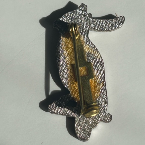 Colorful Parrot Enamel Pin - Multicolor Bird Accessory - Picture 3 of 3